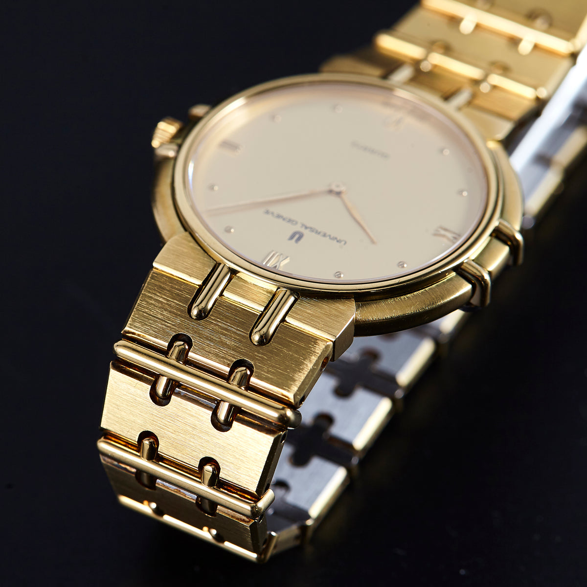 Universal Geneve Ultra Thin Neo-Vintage Wristwatch