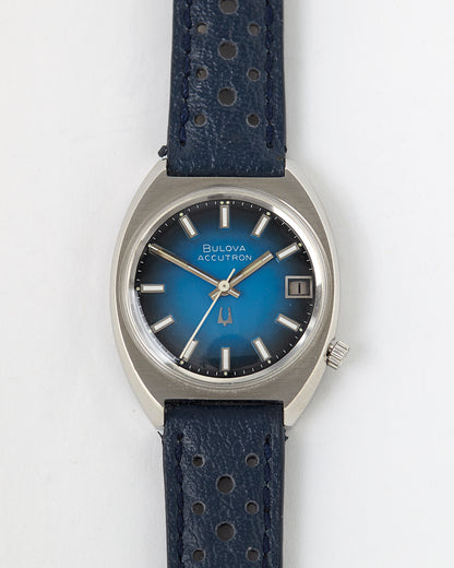 Bulova Accutron Rare Vintage Blue Gradated Dial Tuning Fork Wristwatch
